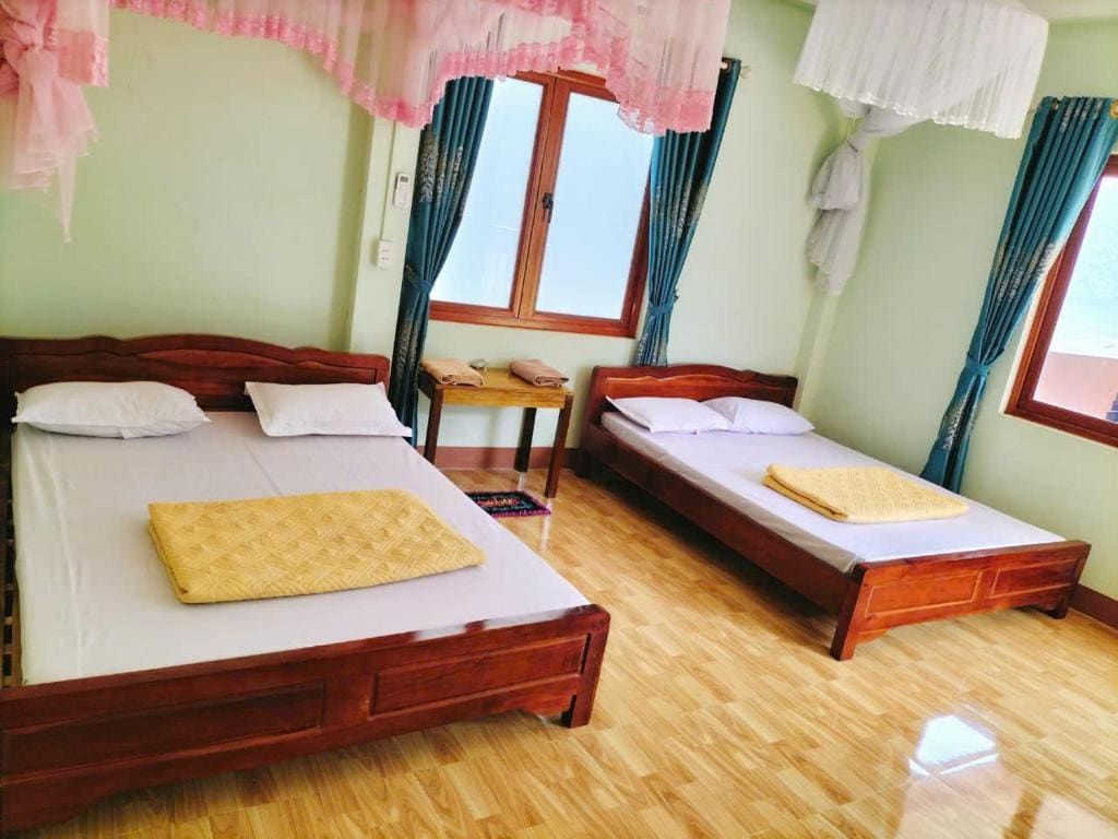 Quadruple Room with Private Bathroom room - Image 3
