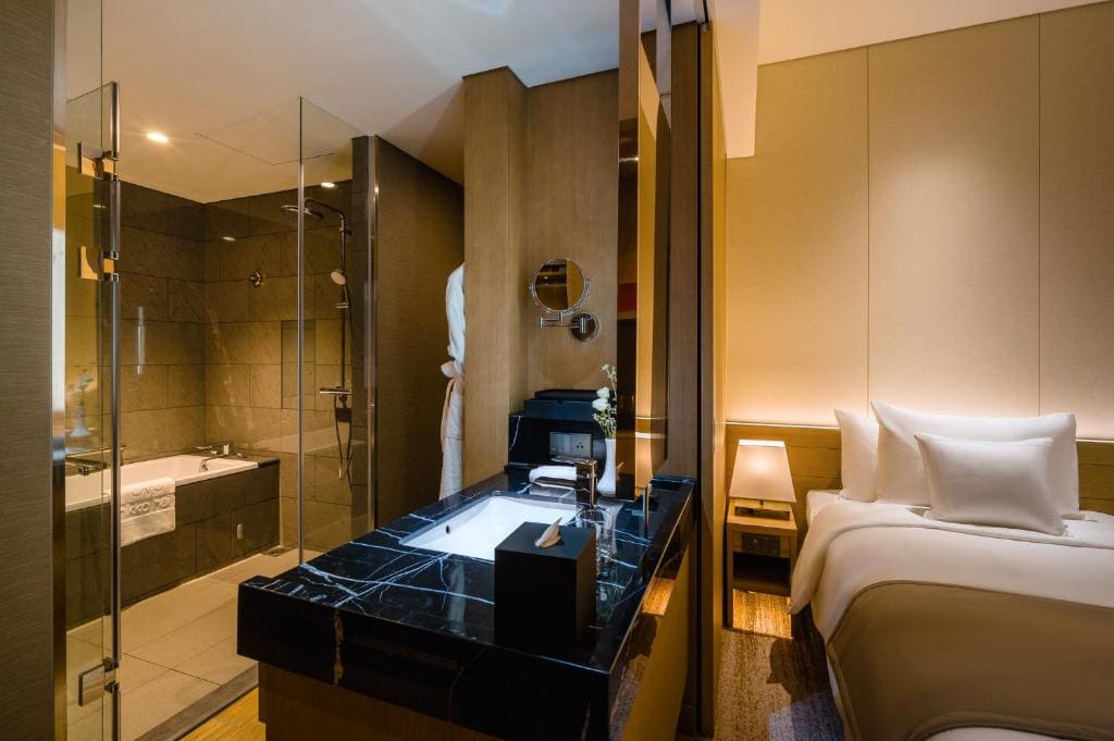 Club Corner Twin Room room - Image 2