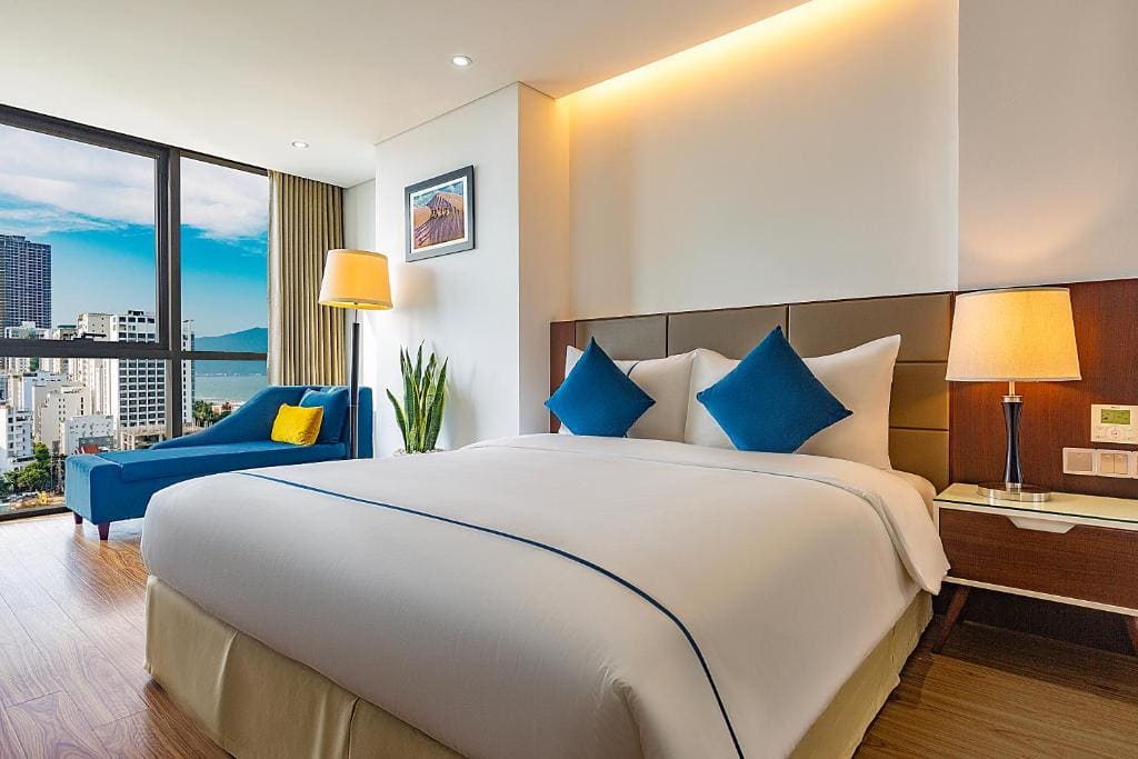 Deluxe King Suite room - Image 2