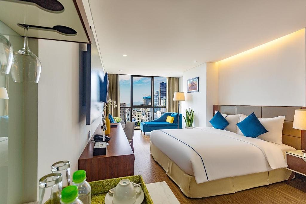 Deluxe King Suite room - Image 3