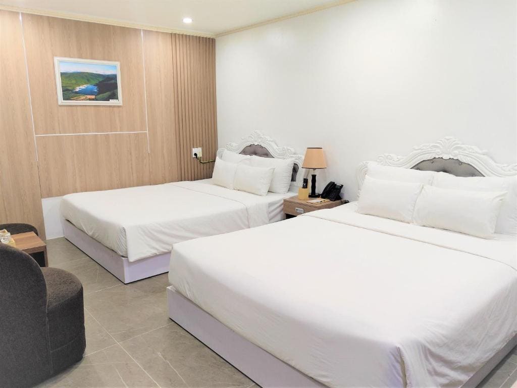 Family Room room - Image 2