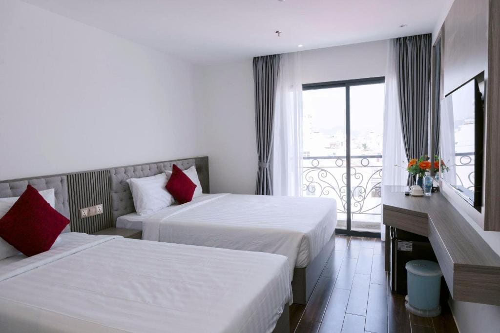 Deluxe Triple Room room - Image 2