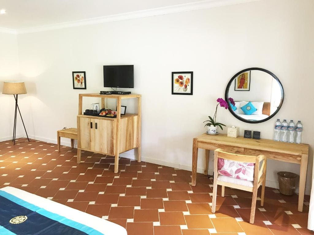 Family Room with Garden View room - Image 3