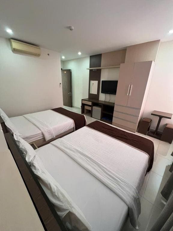 Deluxe Family Room room - Image 3