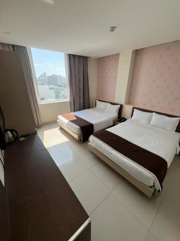 Deluxe Family Room room - Image 2