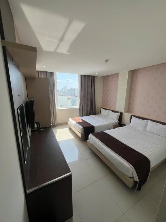 Deluxe Family Room room - Image 1