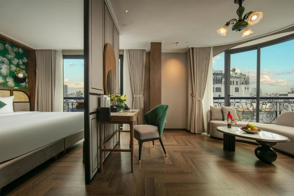Deluxe Corner Suite room - Image 3