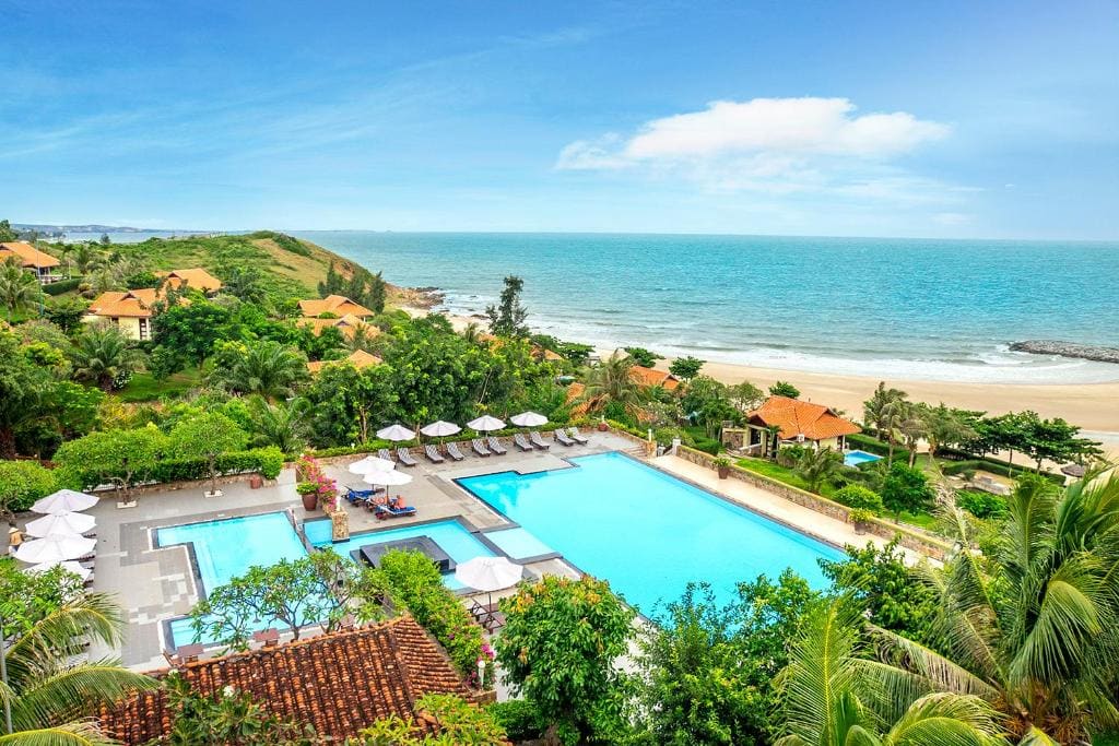 Beach Front Villa with Private Pool room - Image 3