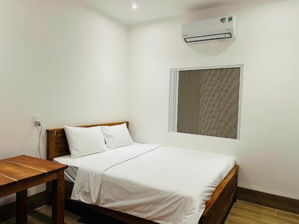 Single Room with Shared Toilet room - Image 1