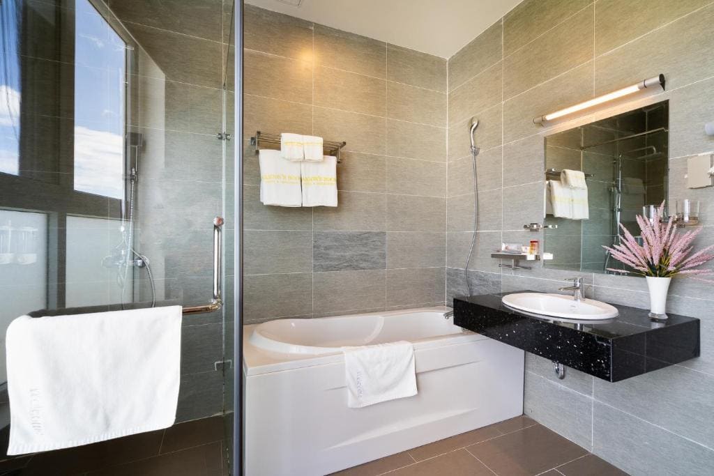 Deluxe Suite room - Image 3