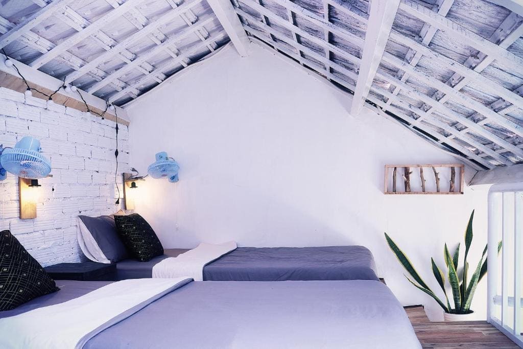 Quadruple Room with Private Bathroom room - Image 2
