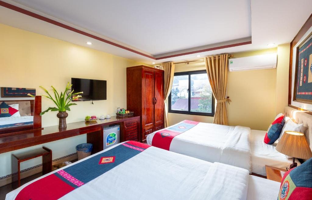 Family Room with Mountain View room - Image 2