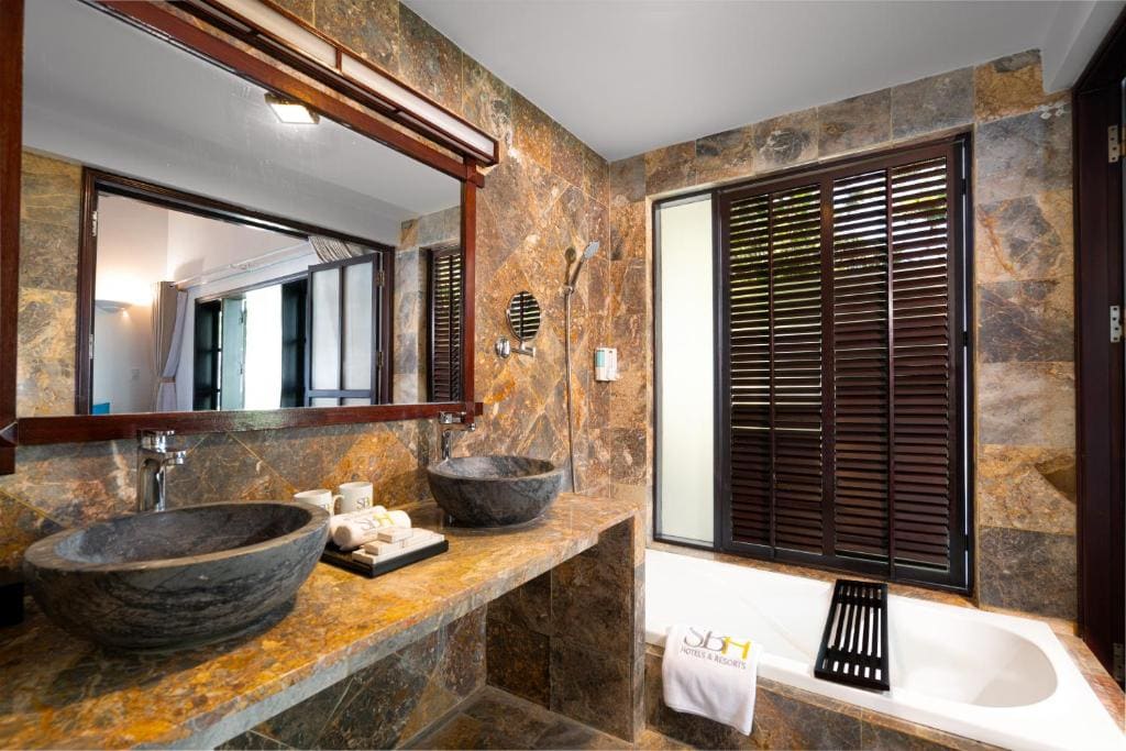 Superior Villa room - Image 3