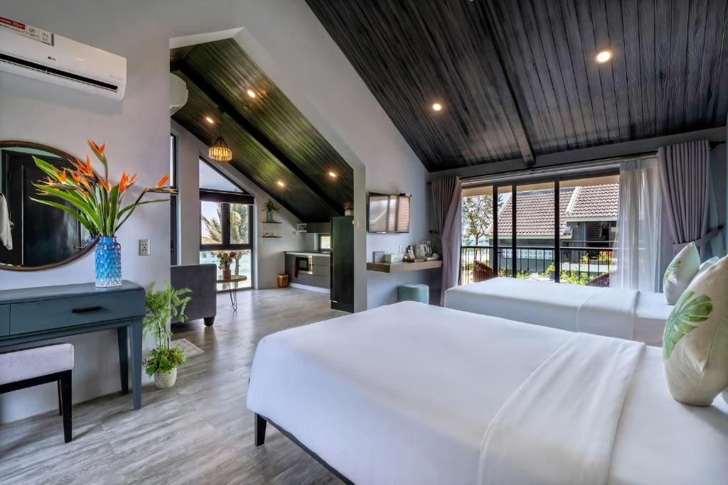 Family Studio Bathtub with Seaview room - Image 2
