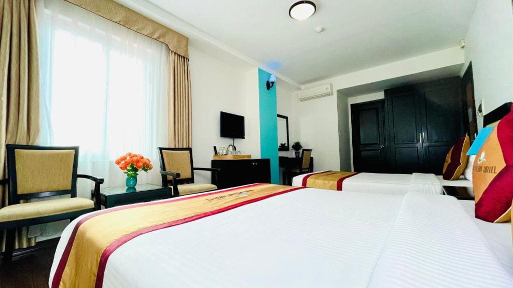 Superior Triple Room room - Image 2