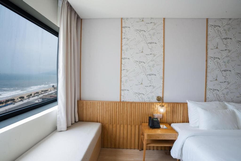Deluxe Double or Twin Room with Sea View room - Image 2