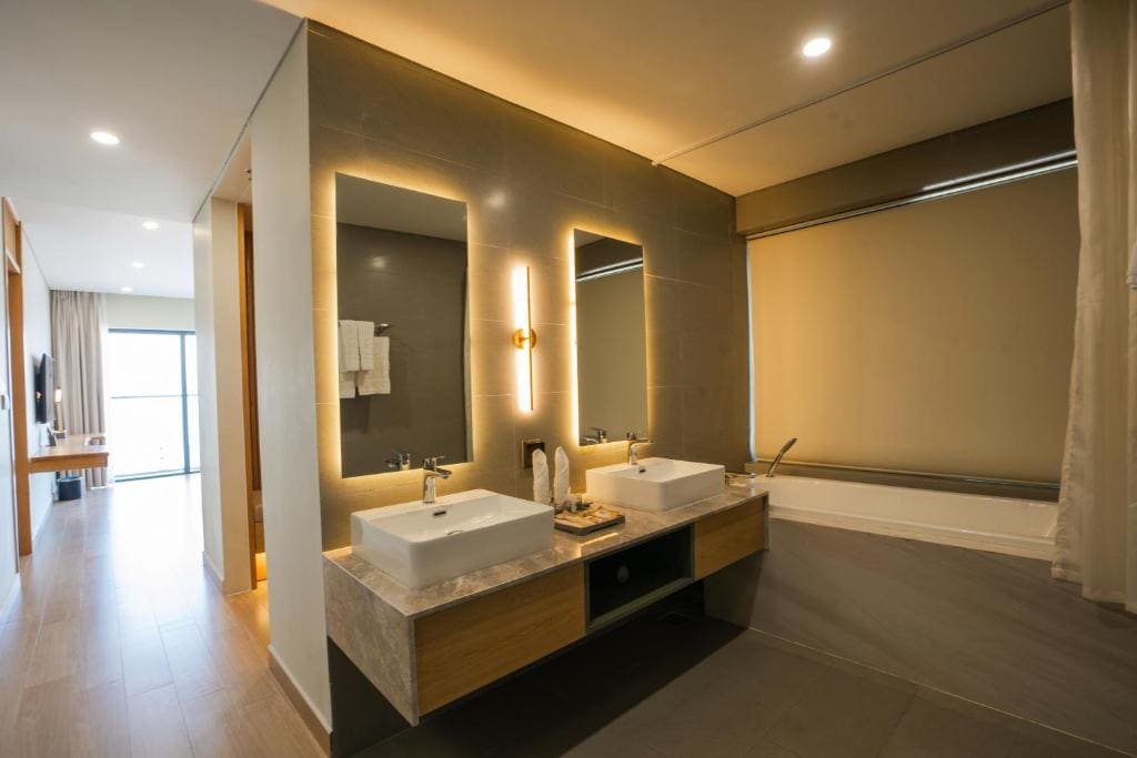 King Suite with Sea View room - Image 2