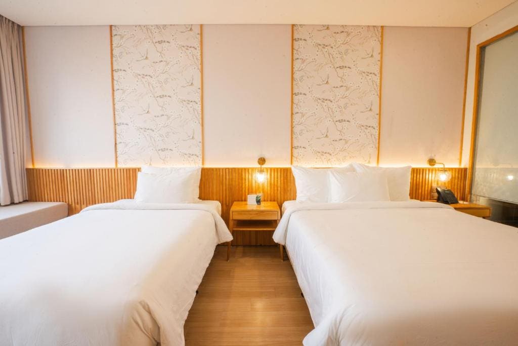 Deluxe Triple Room with Sea View room - Image 1