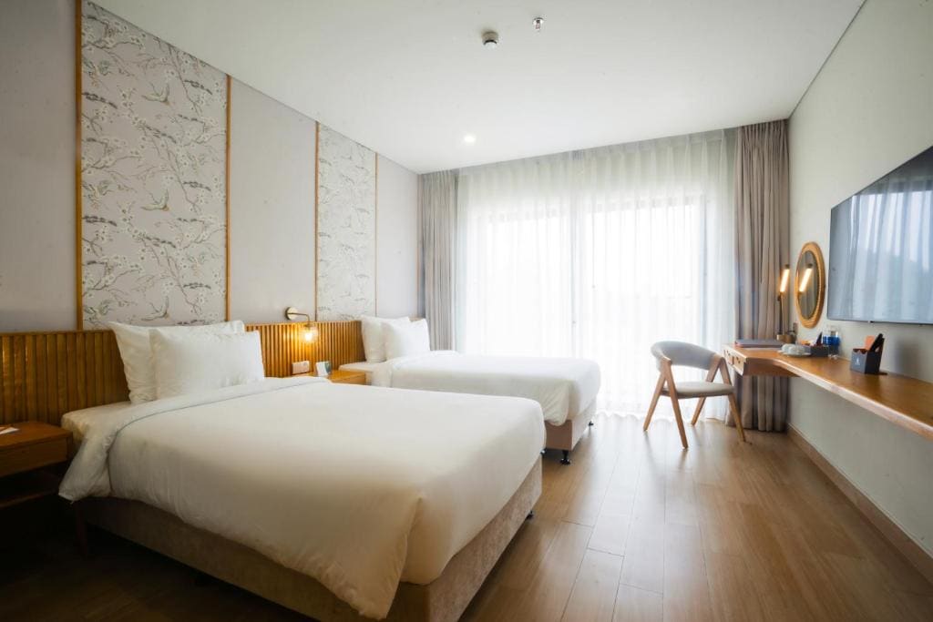 Superior Double or Twin Room with Sea View room - Image 3