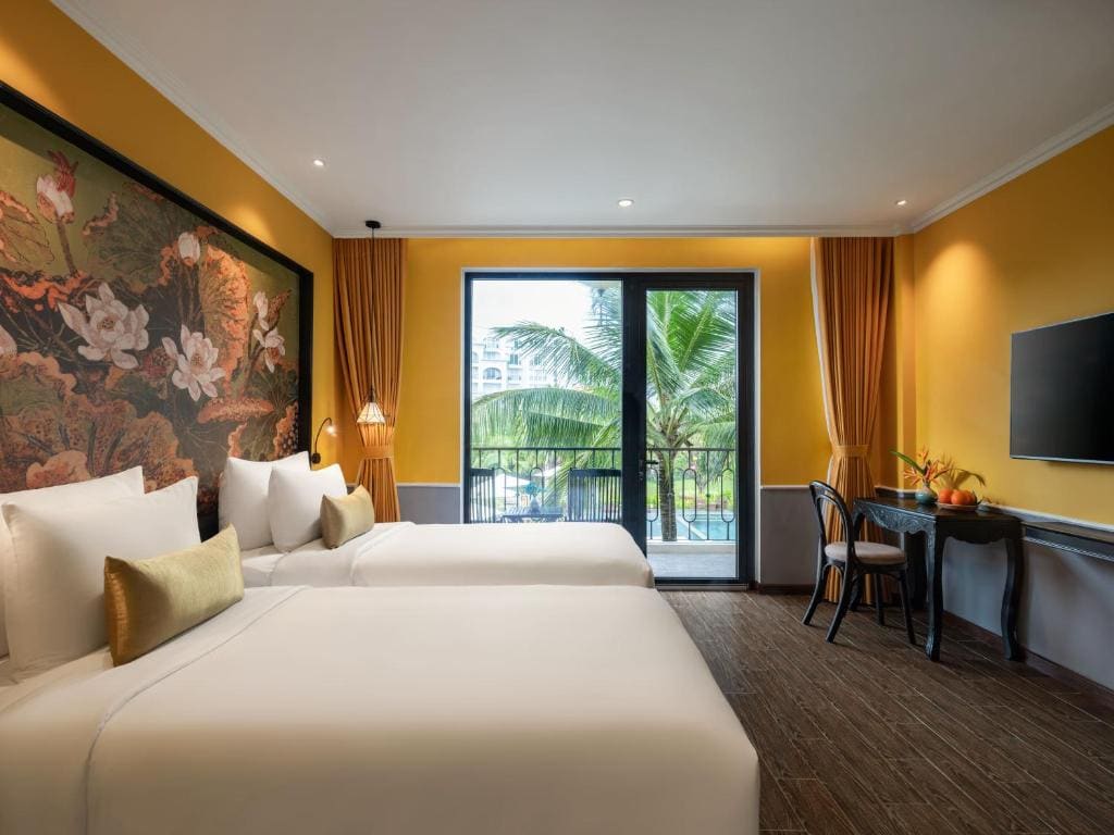 Deluxe Pool Balcony room - Image 1