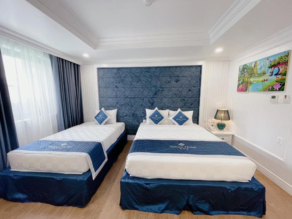 Deluxe Family Room room - Image 2