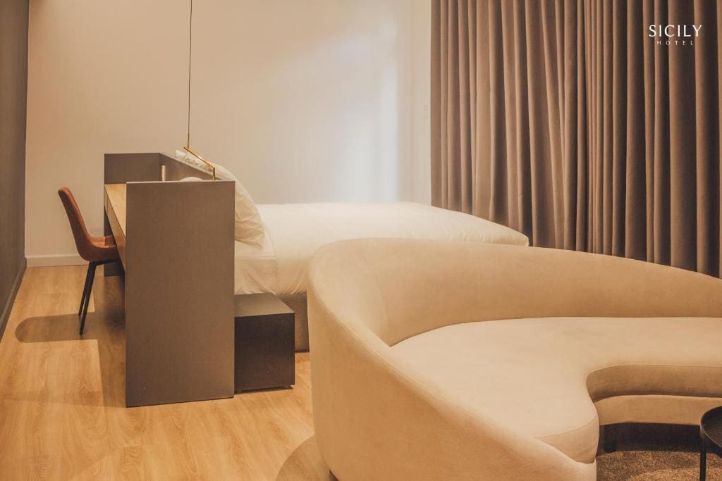 Double Room with Balcony room - Image 3