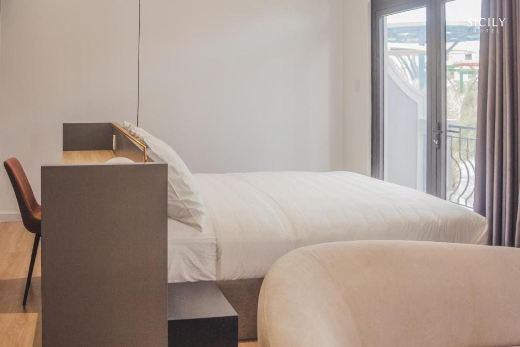 Double Room with Balcony room - Image 1