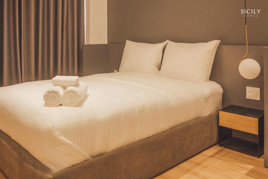 Double Room with Garden View room - Image 3