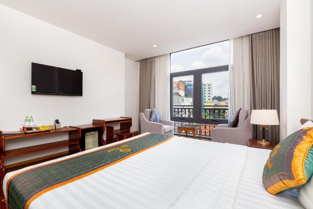 Deluxe Room room - Image 3