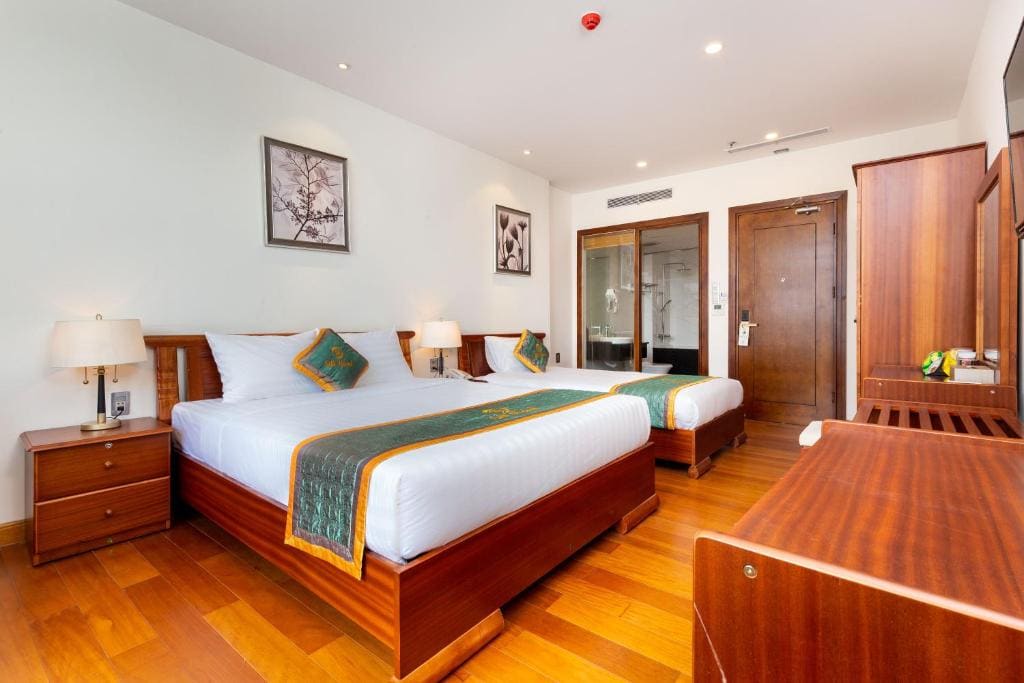 Triple Room with View room - Image 1