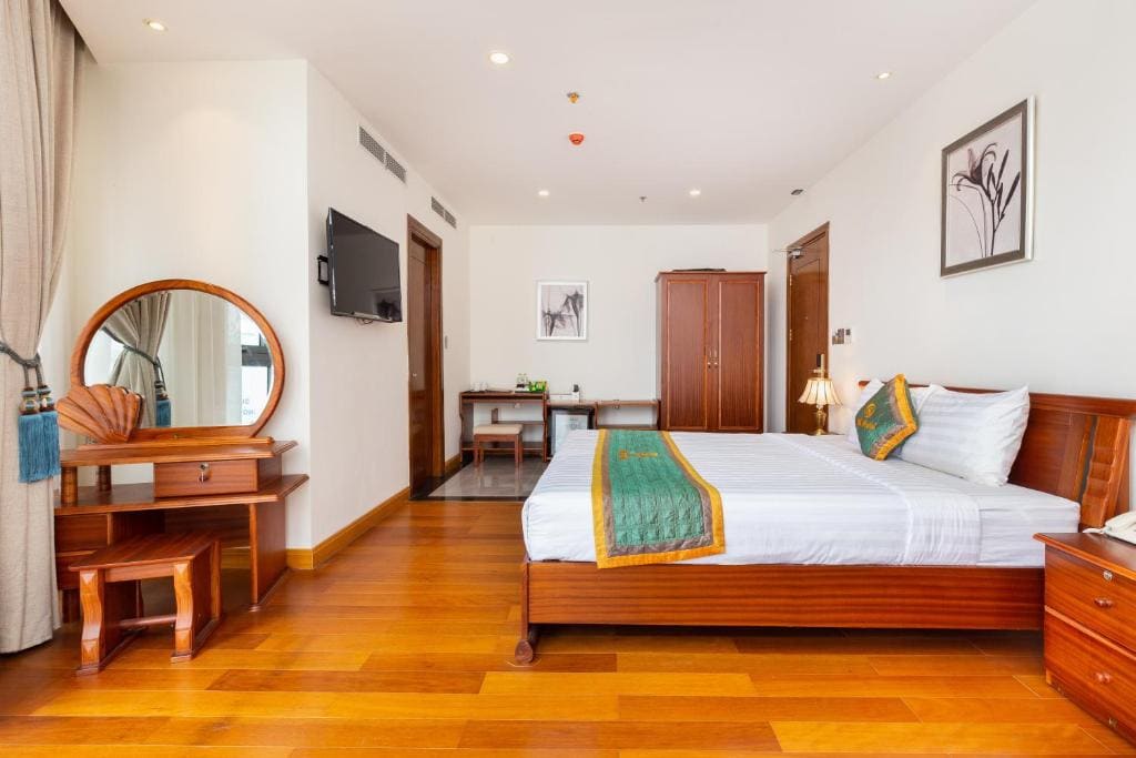 Deluxe King Room room - Image 2