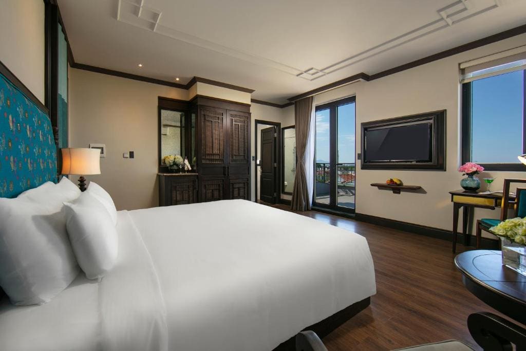 Suite with Balcony room - Image 2