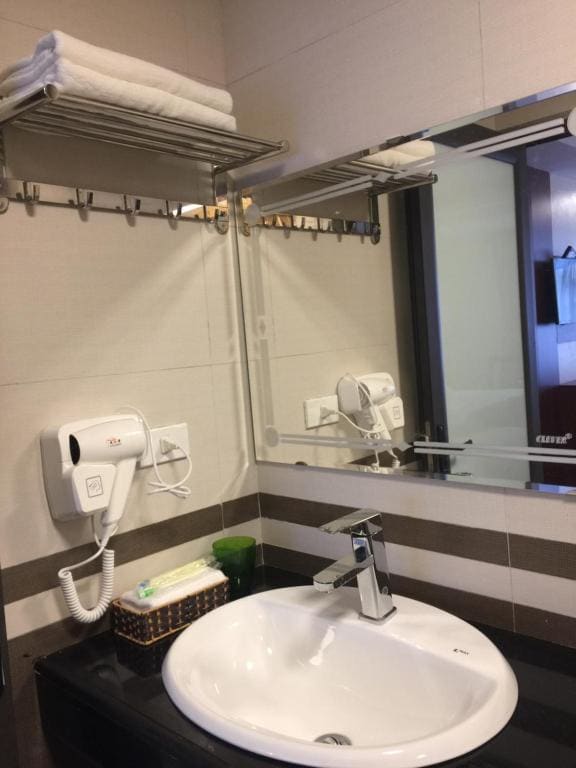 Superior Double or Twin Room room - Image 3