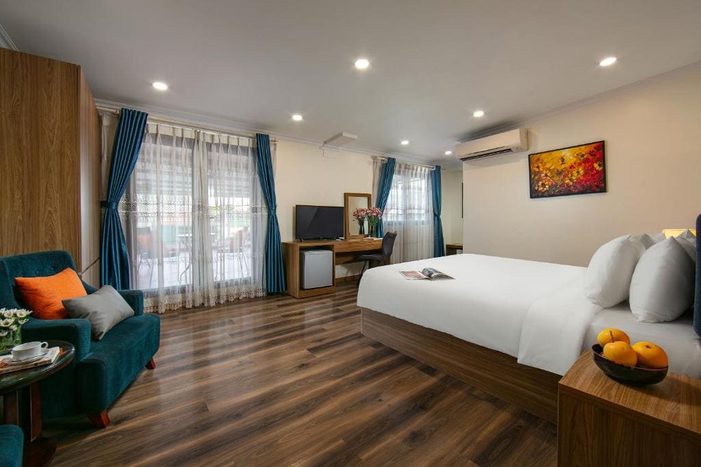 Deluxe Family Room room - Image 2