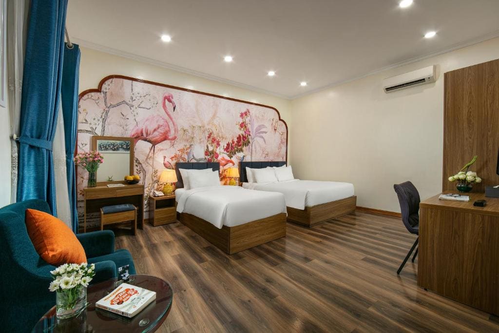 Superior Family Room room - Image 2