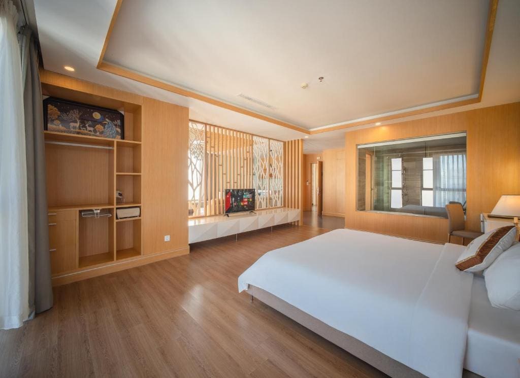 Suite with Sea View room - Image 2