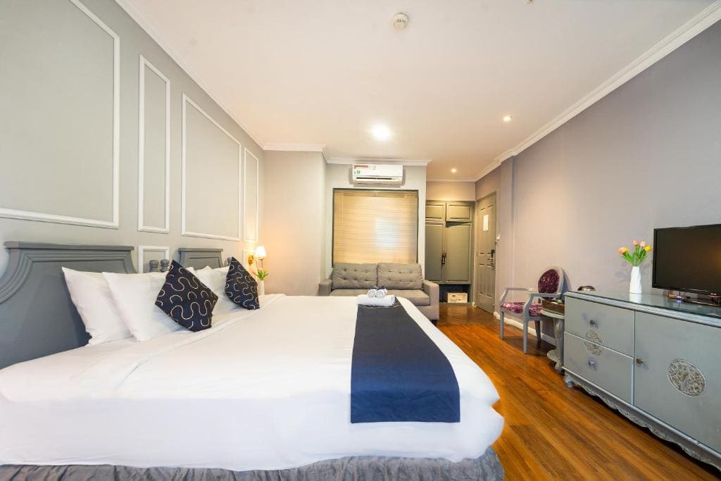 Deluxe King Room room - Image 2