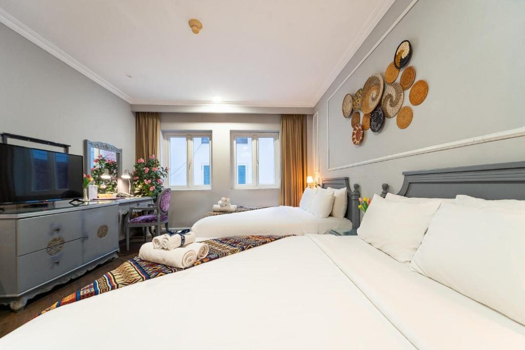 Double Room with Two Double Beds room - Image 2