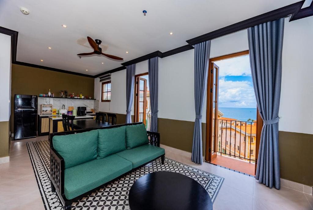Two-Bedroom Apartment with Sea View room - Image 3