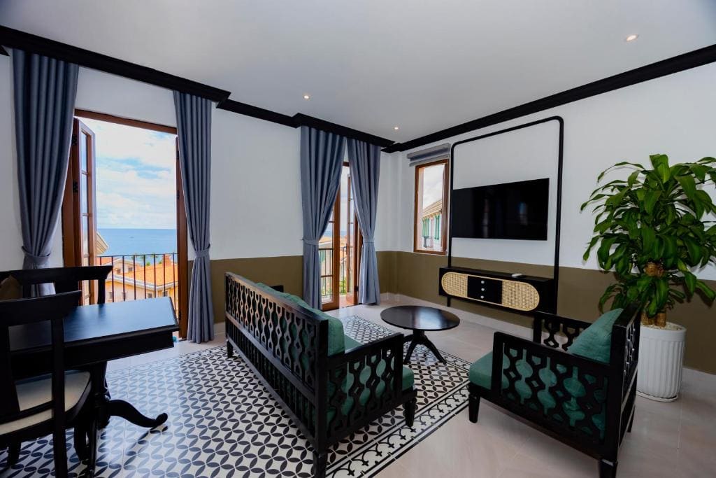 Two-Bedroom Apartment with Sea View room - Image 2