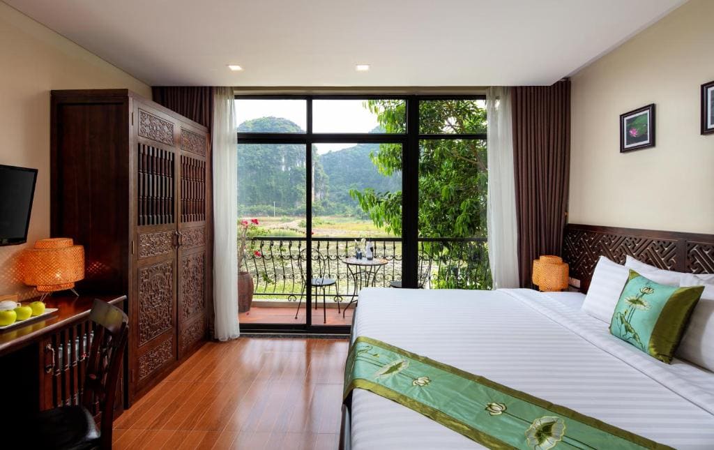 Deluxe Lake View room - Image 3
