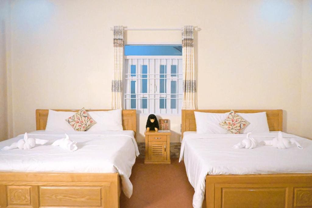 Superior Family Room room - Image 3