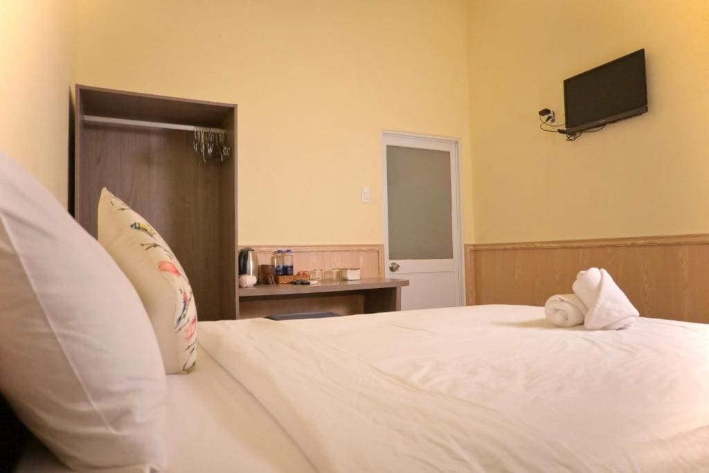 Double Room with Garden View room - Image 2