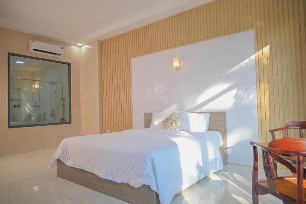 Deluxe Family Room room - Image 2
