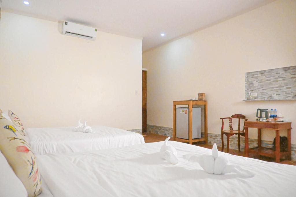 Superior Family Room room - Image 1