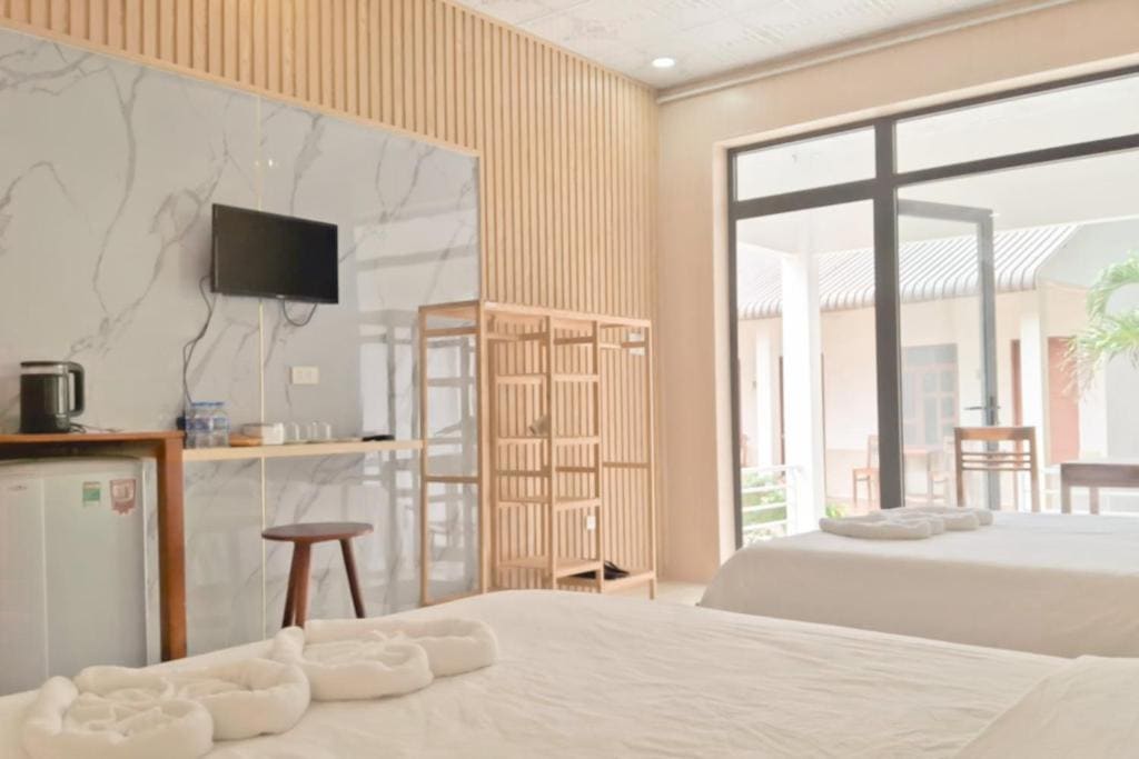 Deluxe Family Room room - Image 3