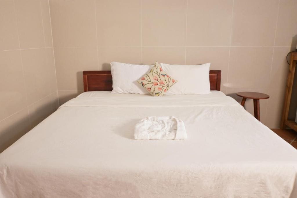 Bungalow room - Image 2