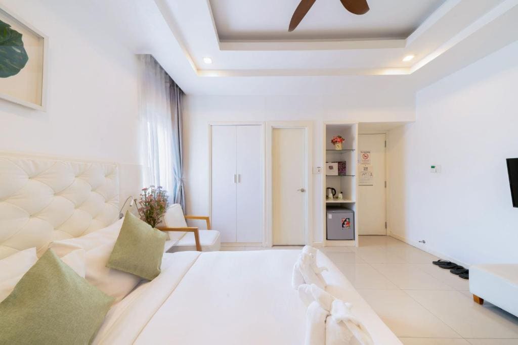 Deluxe Double Room with Bath room - Image 1