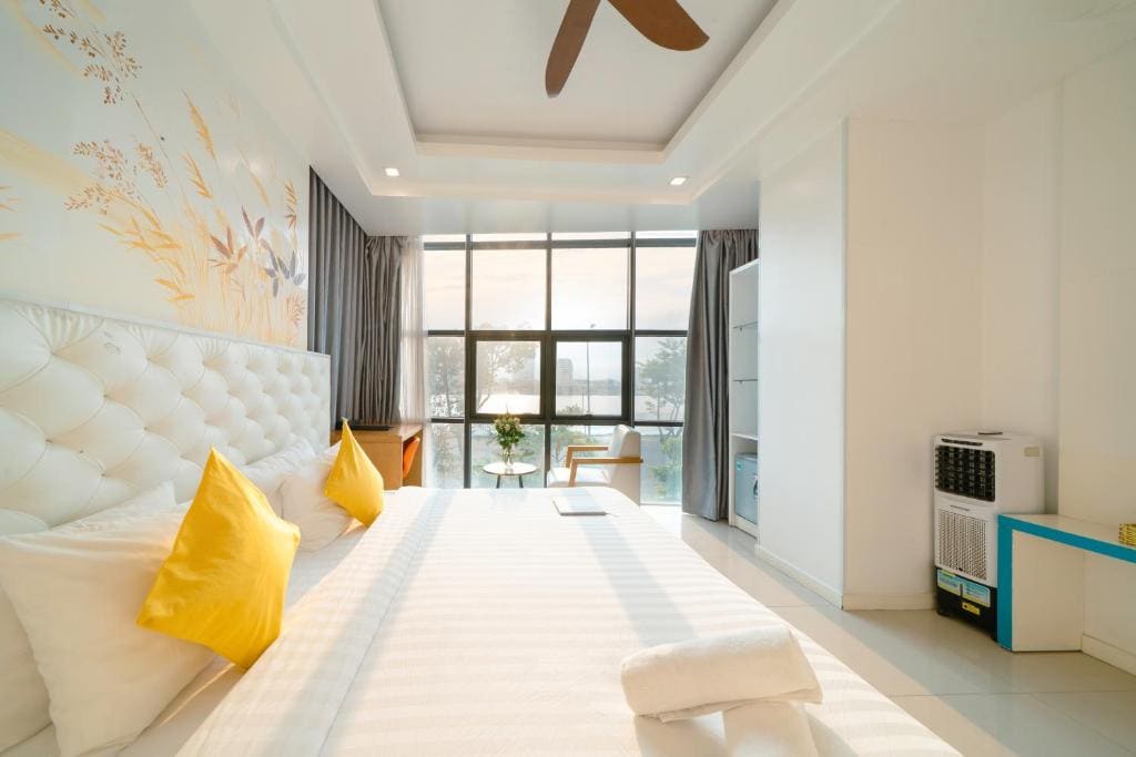 Deluxe Double Room with River View room - Image 1