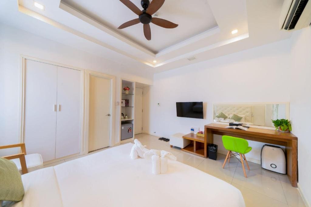 Deluxe Double Room with Bath room - Image 2